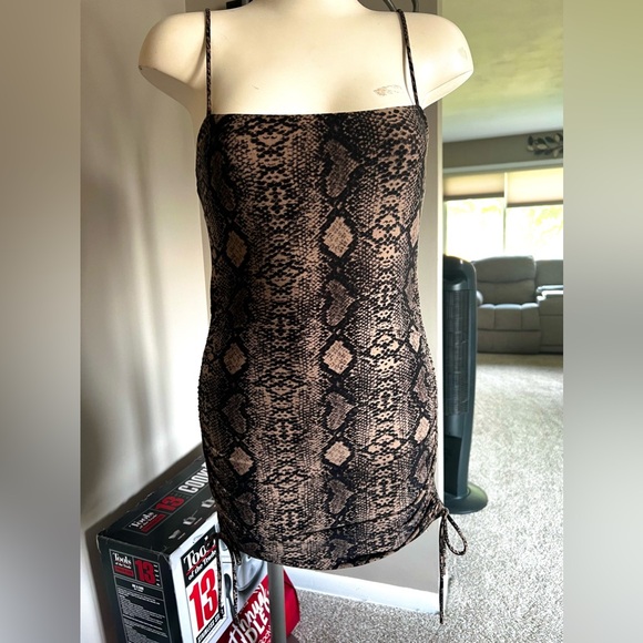 Snake print mini dress - Picture 4 of 5
